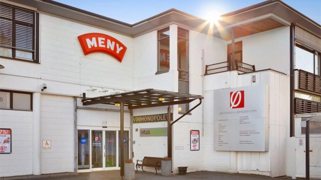 Østerås kjøpesenter ligger også i gangavstand fra boligen