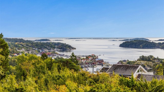 Eiendommen har en attraktiv beliggenhet ved det idylliske sommerstedet Valle i Bamble kommune.