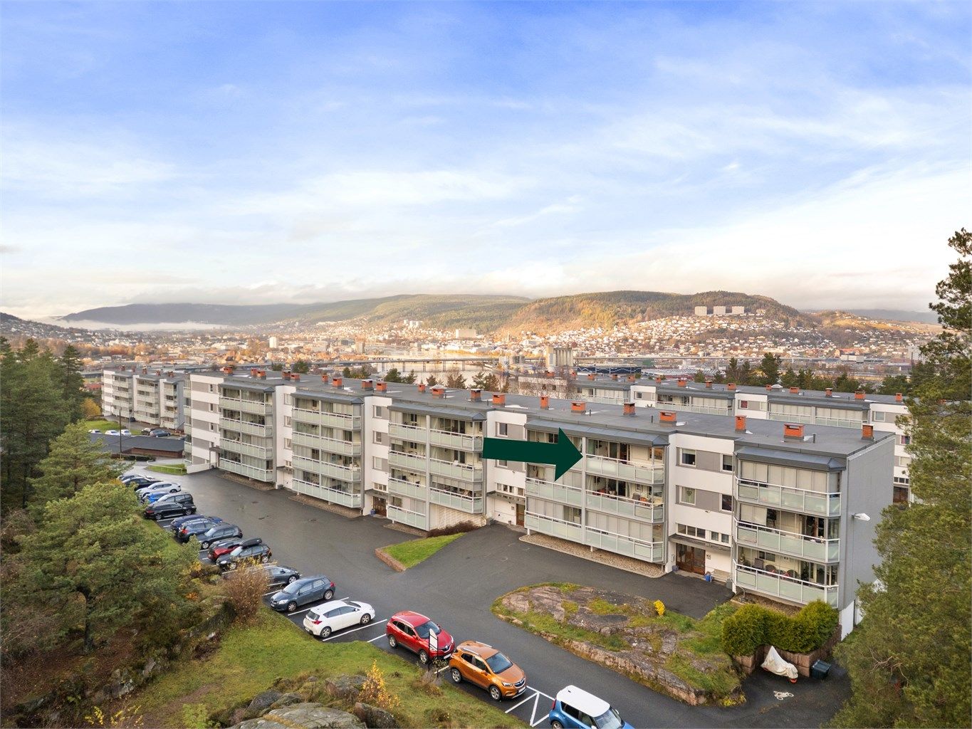 Velkommen til Pettersløkka 38 e - Toppleilighet i 3. etasje med utsikt mot byen og marka