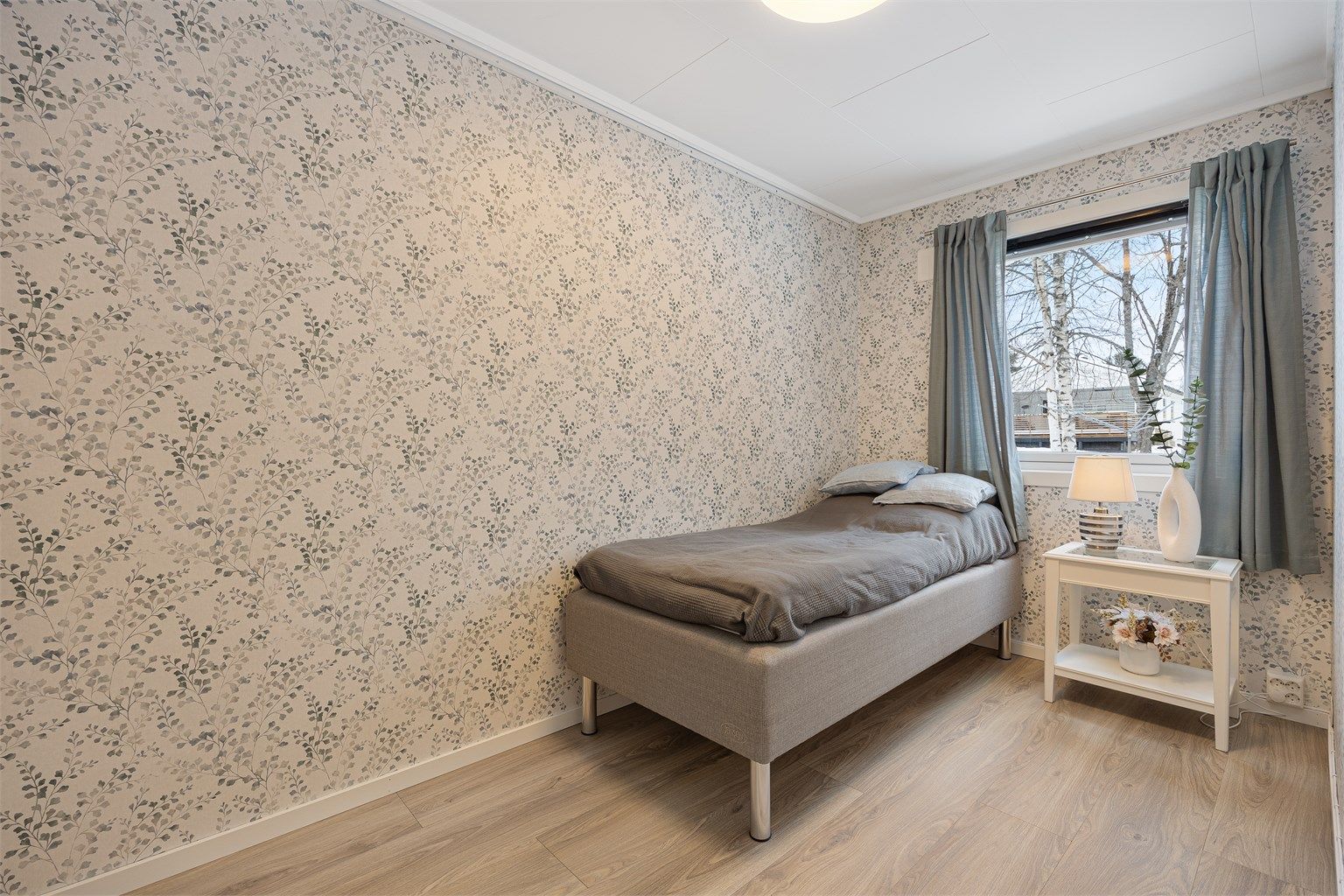 Soverommene har 3-speils hvite formpressede dører som bidrar til et helhetlig uttrykk.