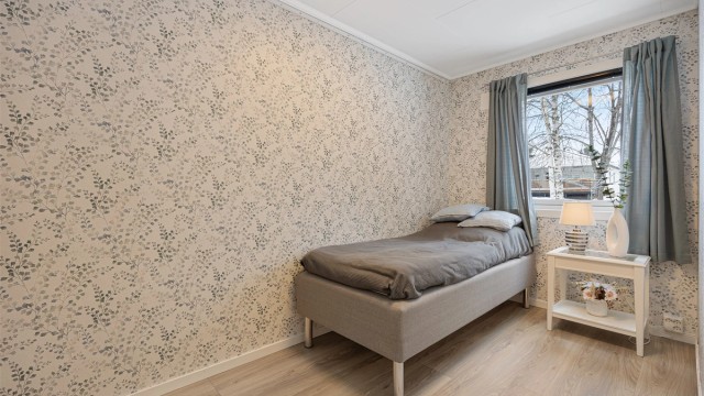 Soverommene har 3-speils hvite formpressede dører som bidrar til et helhetlig uttrykk.