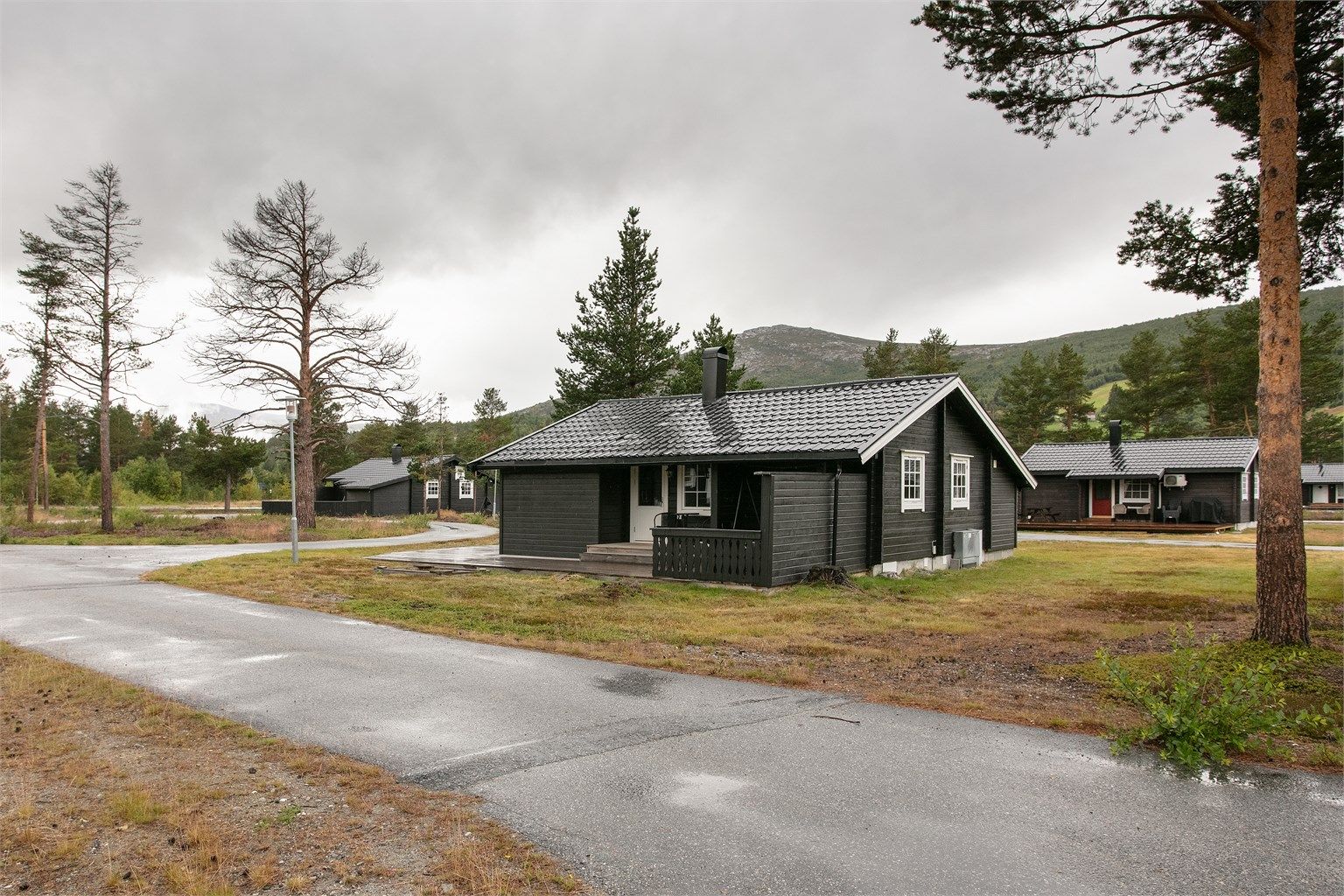 Eiendommen ligger sentralt i et veletablert område for fritidseiendommer på Bjorli.