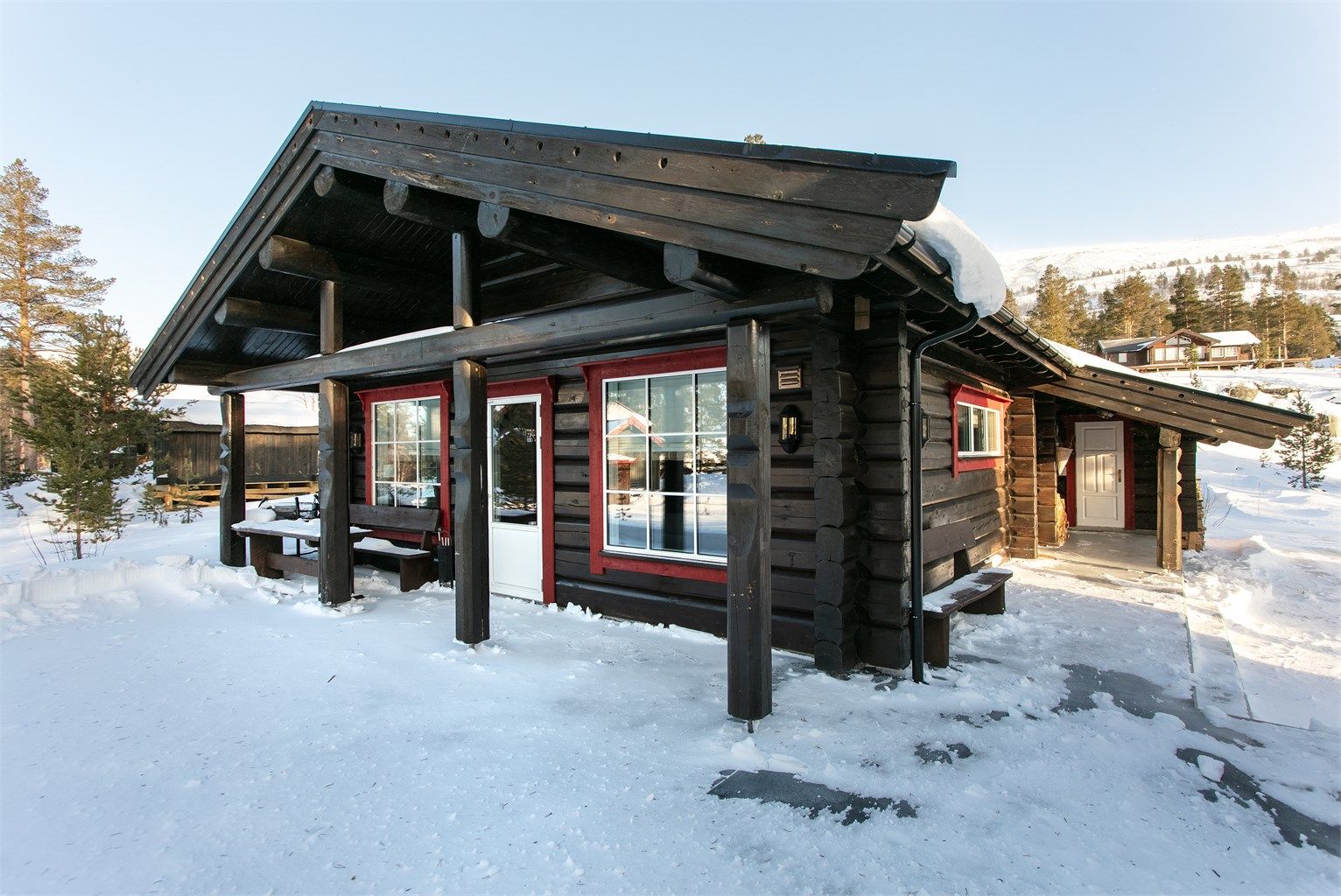 Stor markterrasse med utgang fra stue