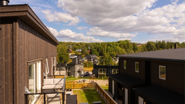 Fin plass til utemøblement på balkongen.