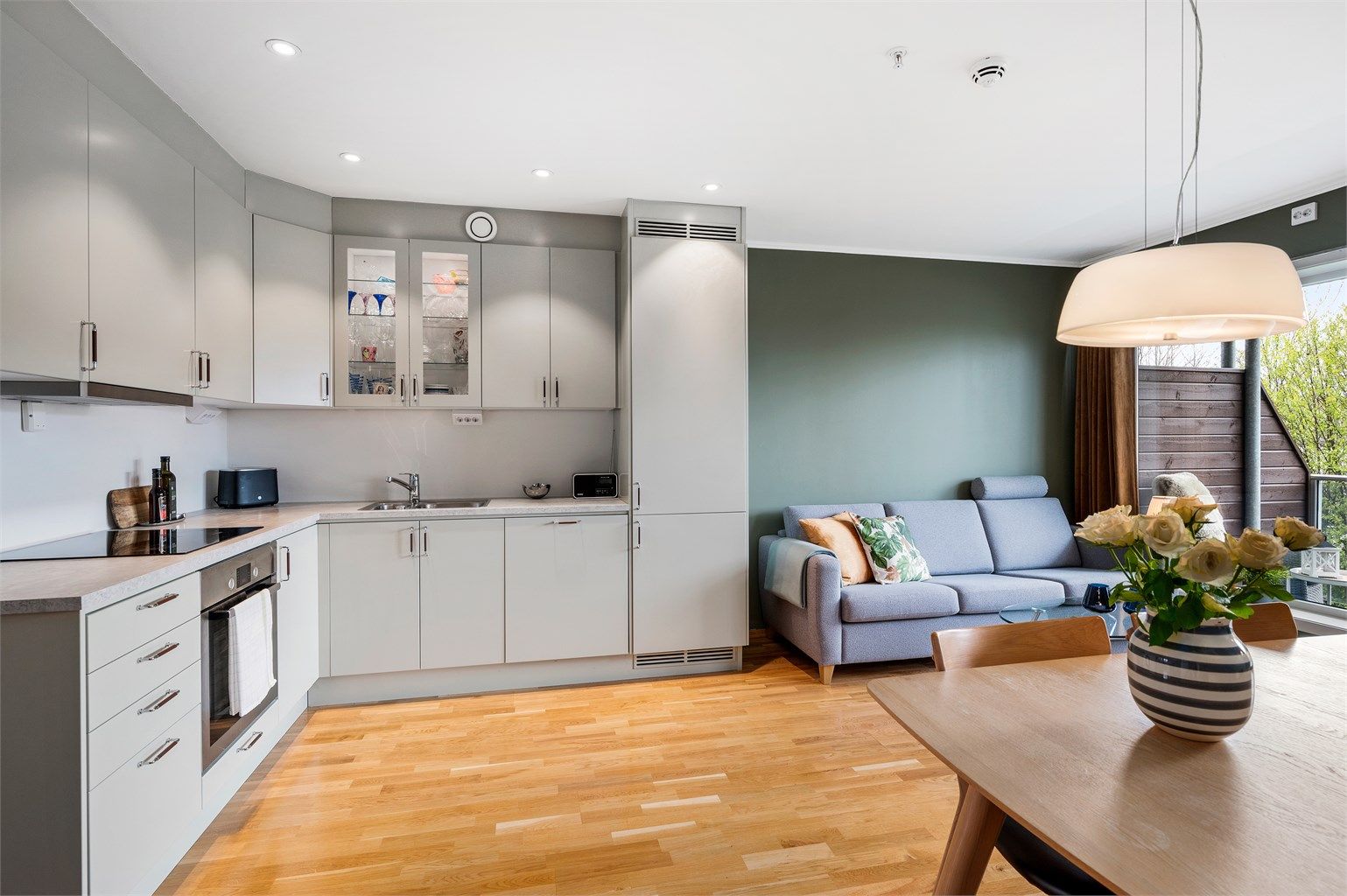 Pen leilighet fra 2017 med meget god nybyggstandard.