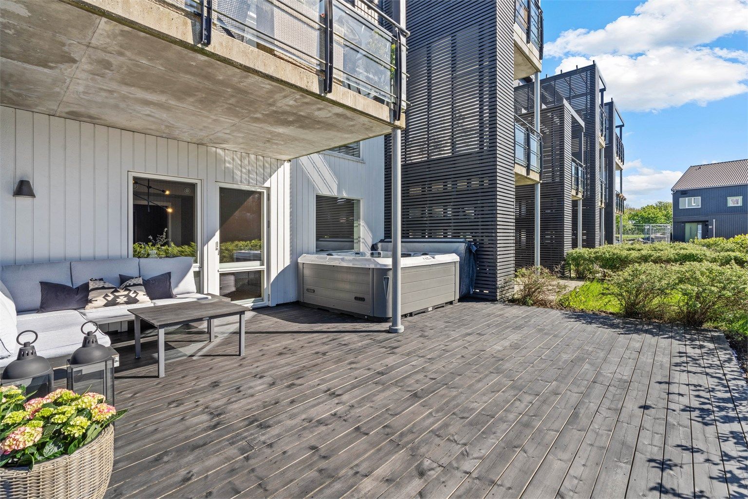 Stor terrasse på 37 m² med god plass til utemøbler.
