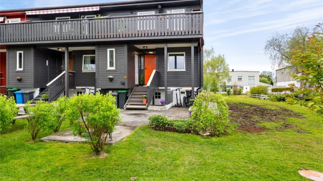 Krogsveen Sunnmøre v/Eiendomsmegler/Partner Elisabeth Skjold har gleden av å presentere Røsslyngvegen 6 C