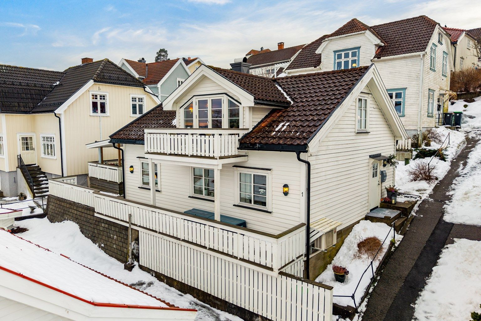 Fasade mot øst og nord.