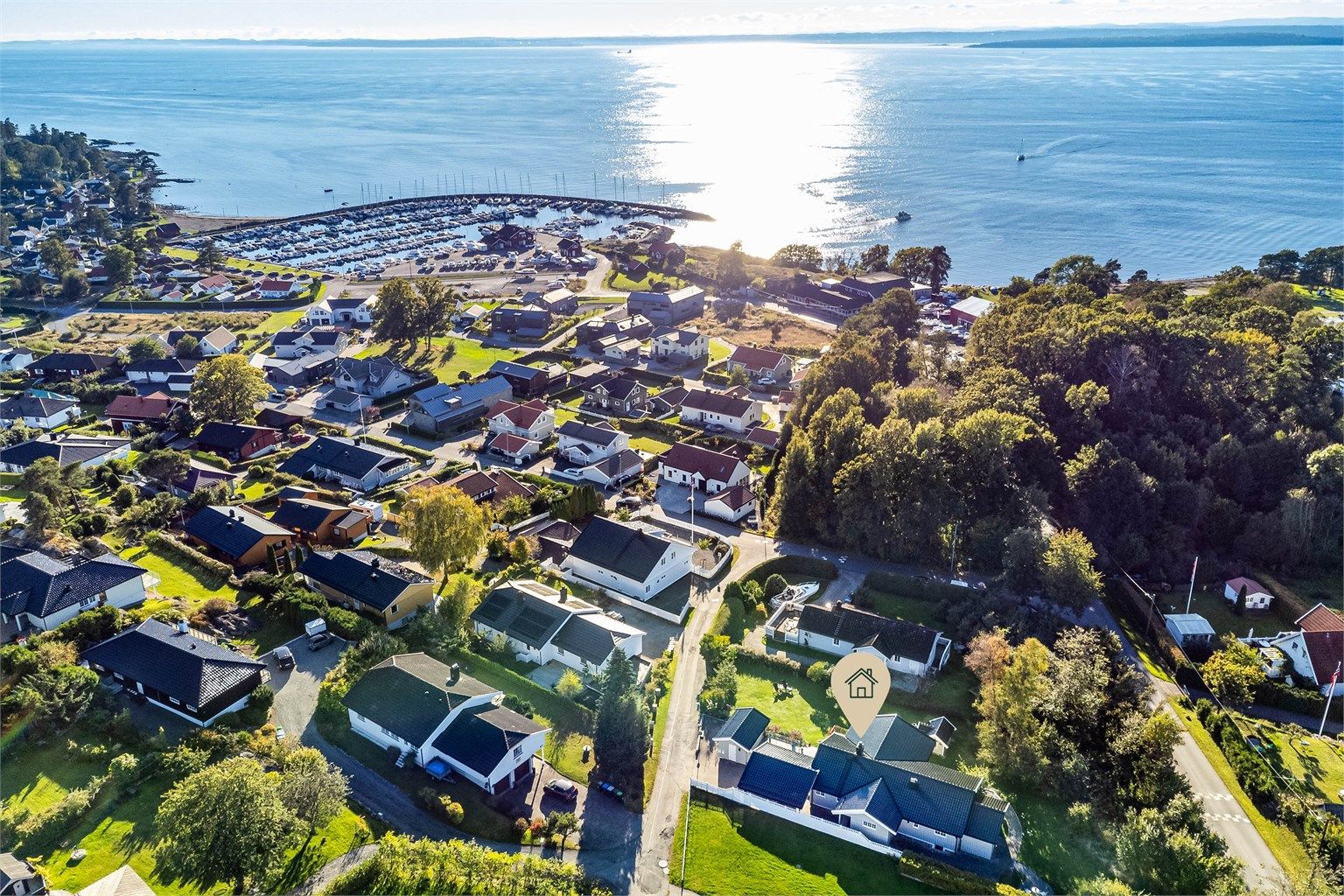 Flere påkostninger og oppgraderinger senere år, deriblant ny hybel i underetasje som gir mulighet for en attraktiv leieinntekt. 