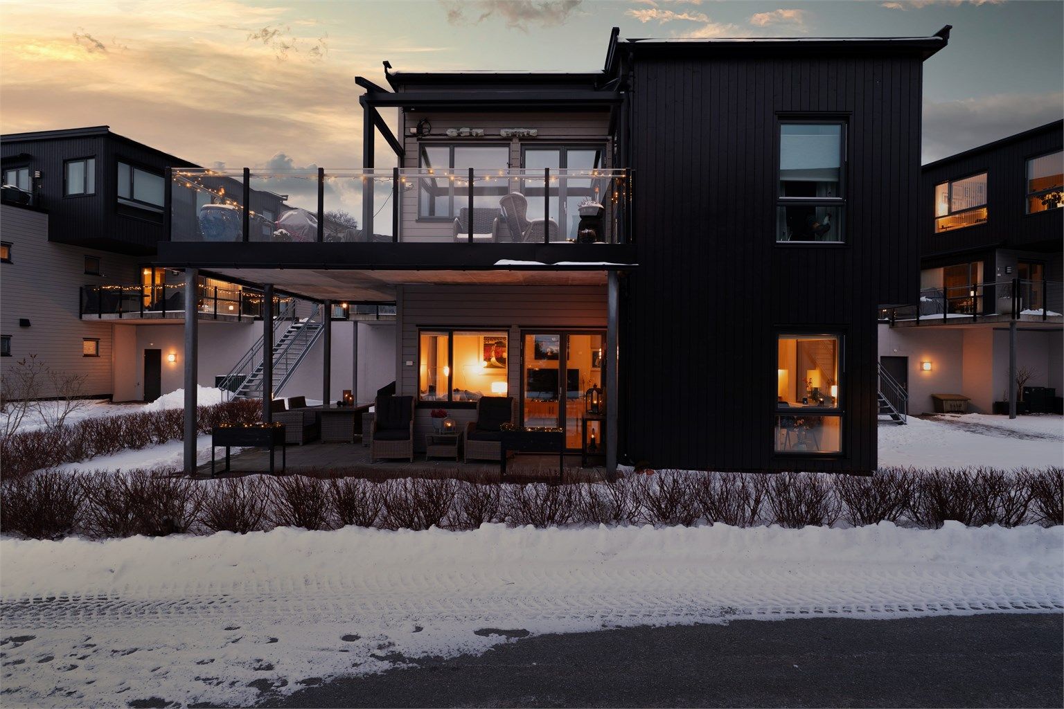 Sommerstid oppleves den 20 kvm. store og overbygde plattingen som et verdifullt supplement til leilighetens innvendige areal.