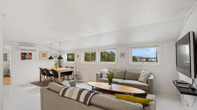 Godt med vinduer som slipper inn naturlig lys.