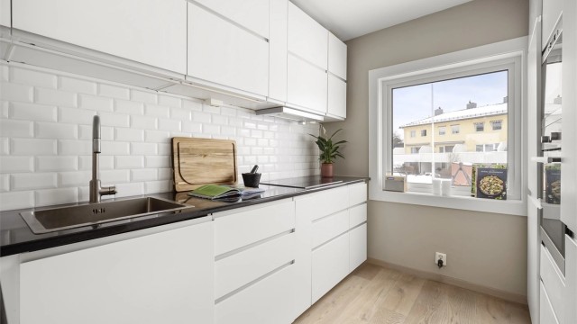 Her er det svært godt med både skap- og benkeplass.