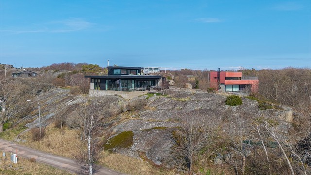 Boligen er oppført over to plan og har vært jevnlig oppgradert de senere årene