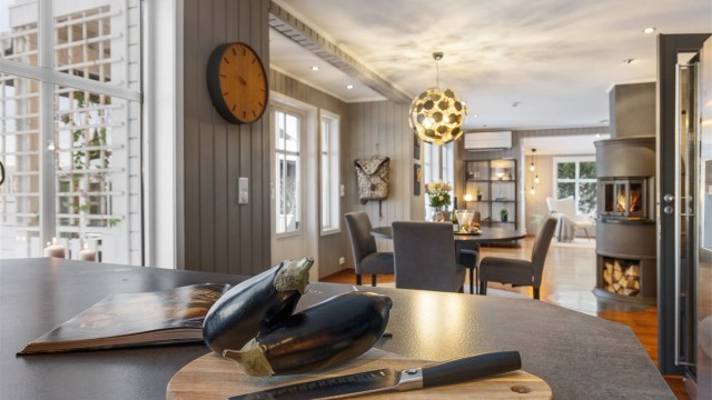 Kjøkkenløsning med nærhet til spisestue