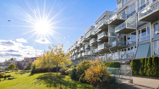 Fasaden - flott beliggenhet i byggets tredje etasje