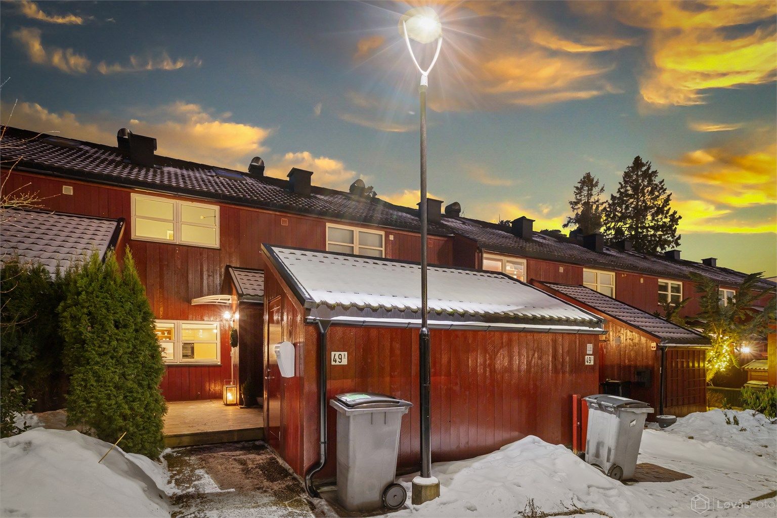 Ved inngangspartiet ligger en praktisk sportsbod på 5 kvm. Det er strømuttak i boden