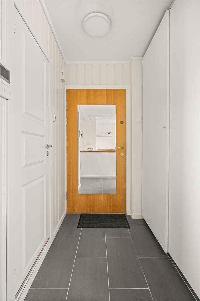 Entré med god plass til oppheng av yttertøy og sko.