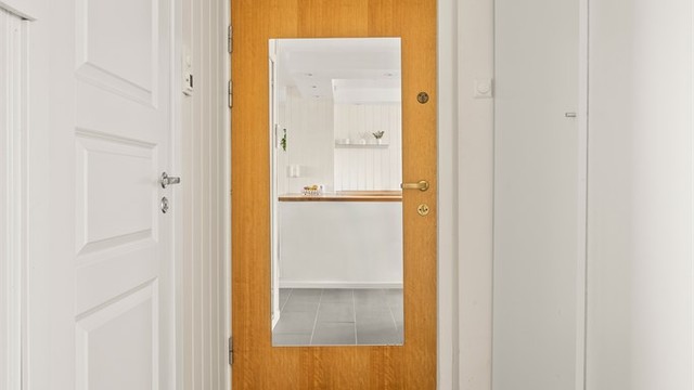 Entré med god plass til oppheng av yttertøy og sko.