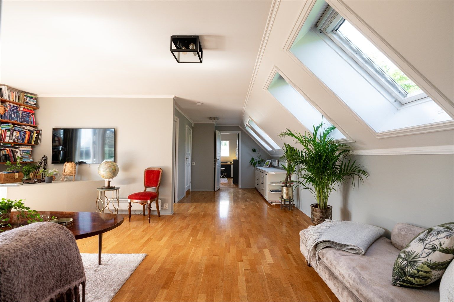 Loftetasjen ble påbygget i 1990 og består av TV-stue, rom benyttet som soverom, garderobe og bad.