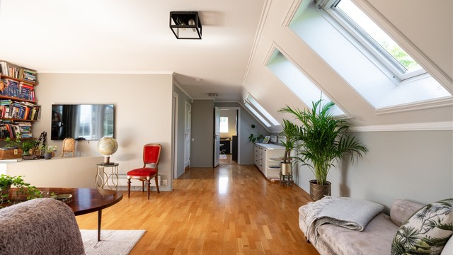 Loftetasjen ble påbygget i 1990 og består av TV-stue, rom benyttet som soverom, garderobe og bad.