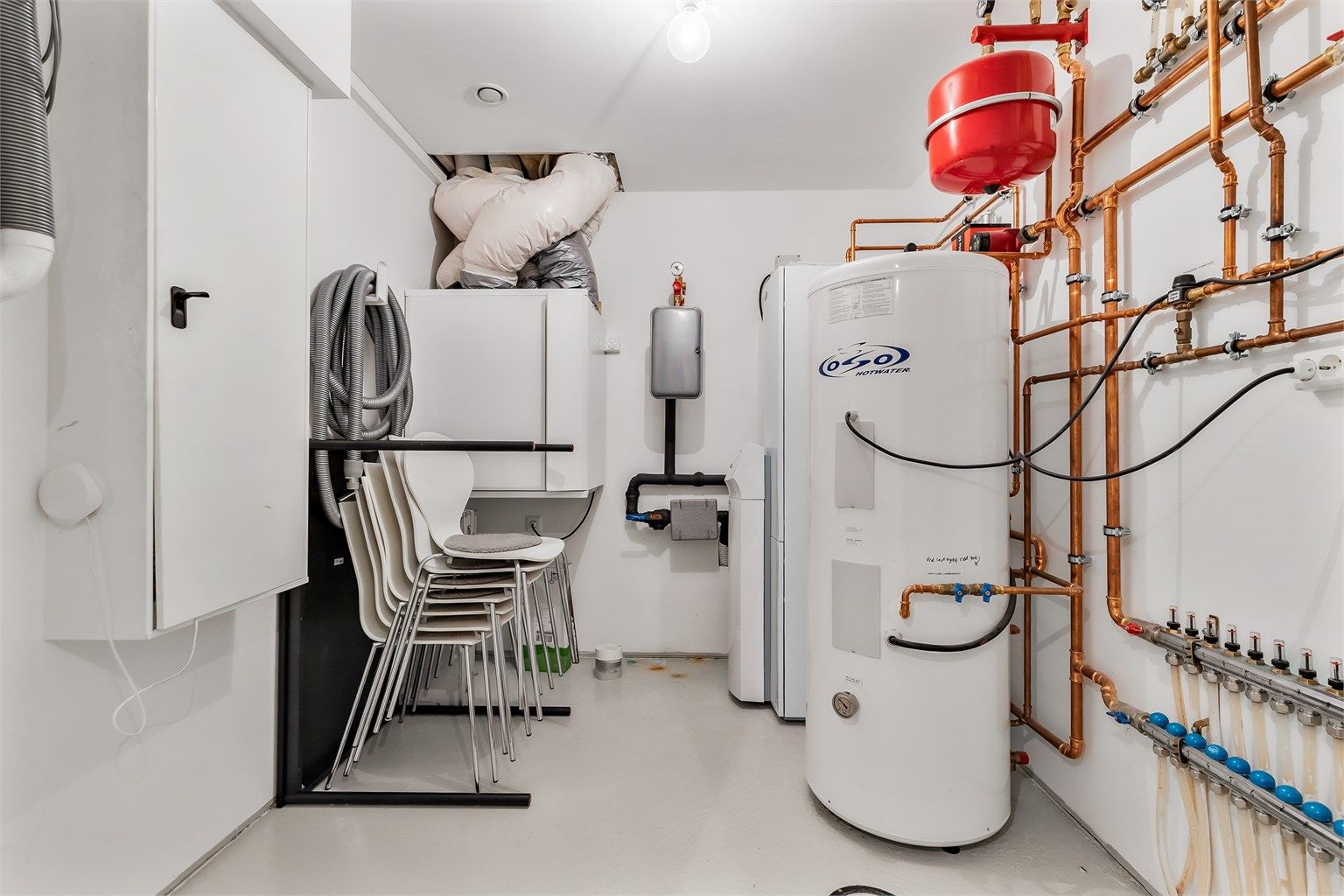 Teknisk rom i underetasjen.