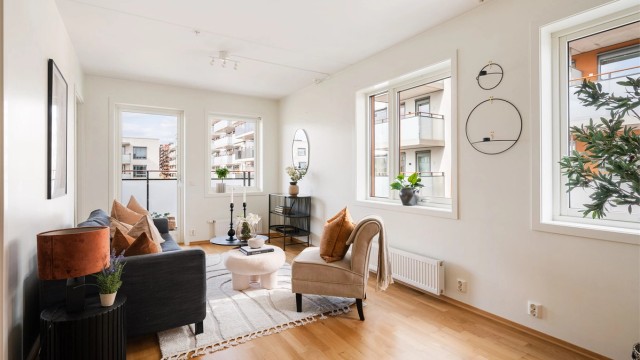 Velkommen til Lørenvangen 40! Presentert av Halvor L. Heikkilä ved Krogsveen Majorstuen og Oslo Vest