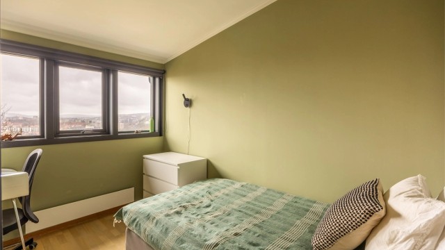 Det andre soverommet egner seg godt som barnerom, gjesterom eller kontor.