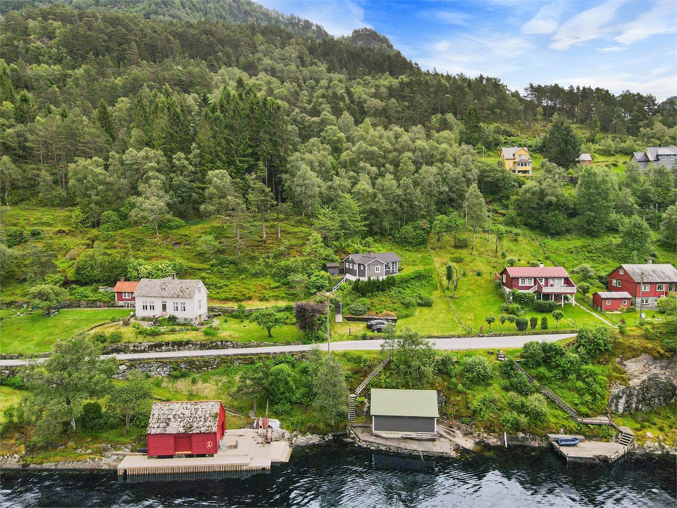 - Fritidseiendom i naturskjønne omgivelser ved Sævareid i Bjørnafjorden kommune -