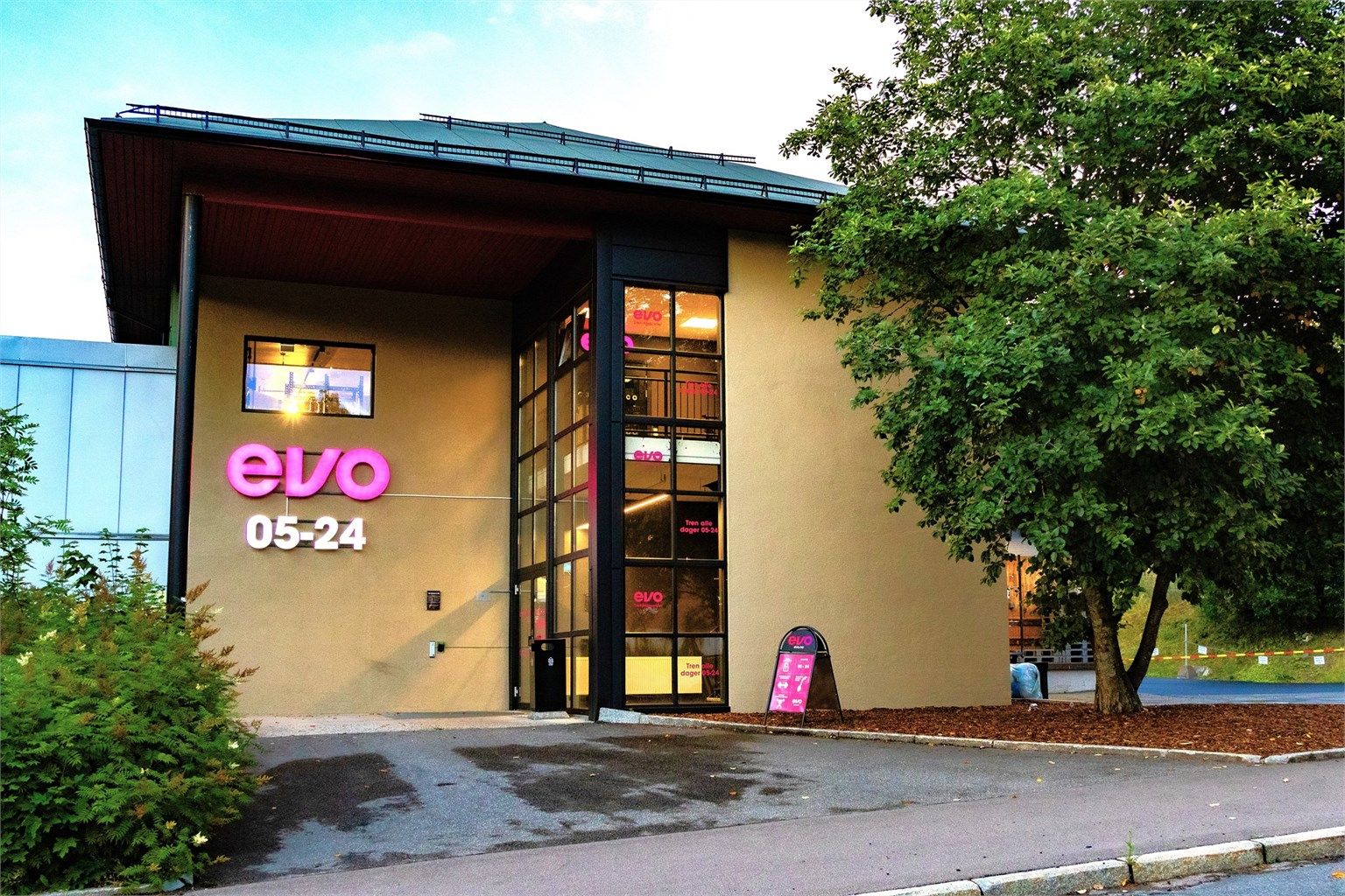 Nyoppstartede EVO, på Bøler senter.
Passer for morgenfuglene så vel som de utpregede B-menneskene.
Åpningstider fra kl. 05-24.