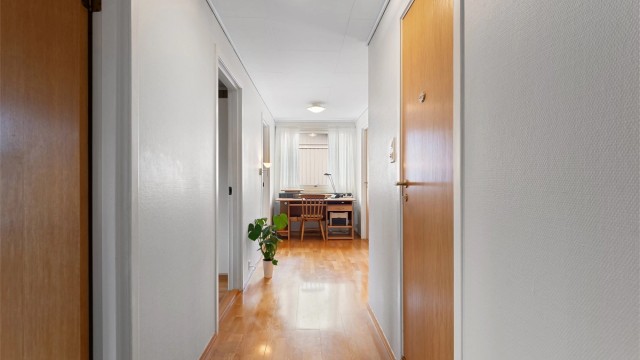 Gangen i andre etasje fordeler til etasjens fire soverom og bad.