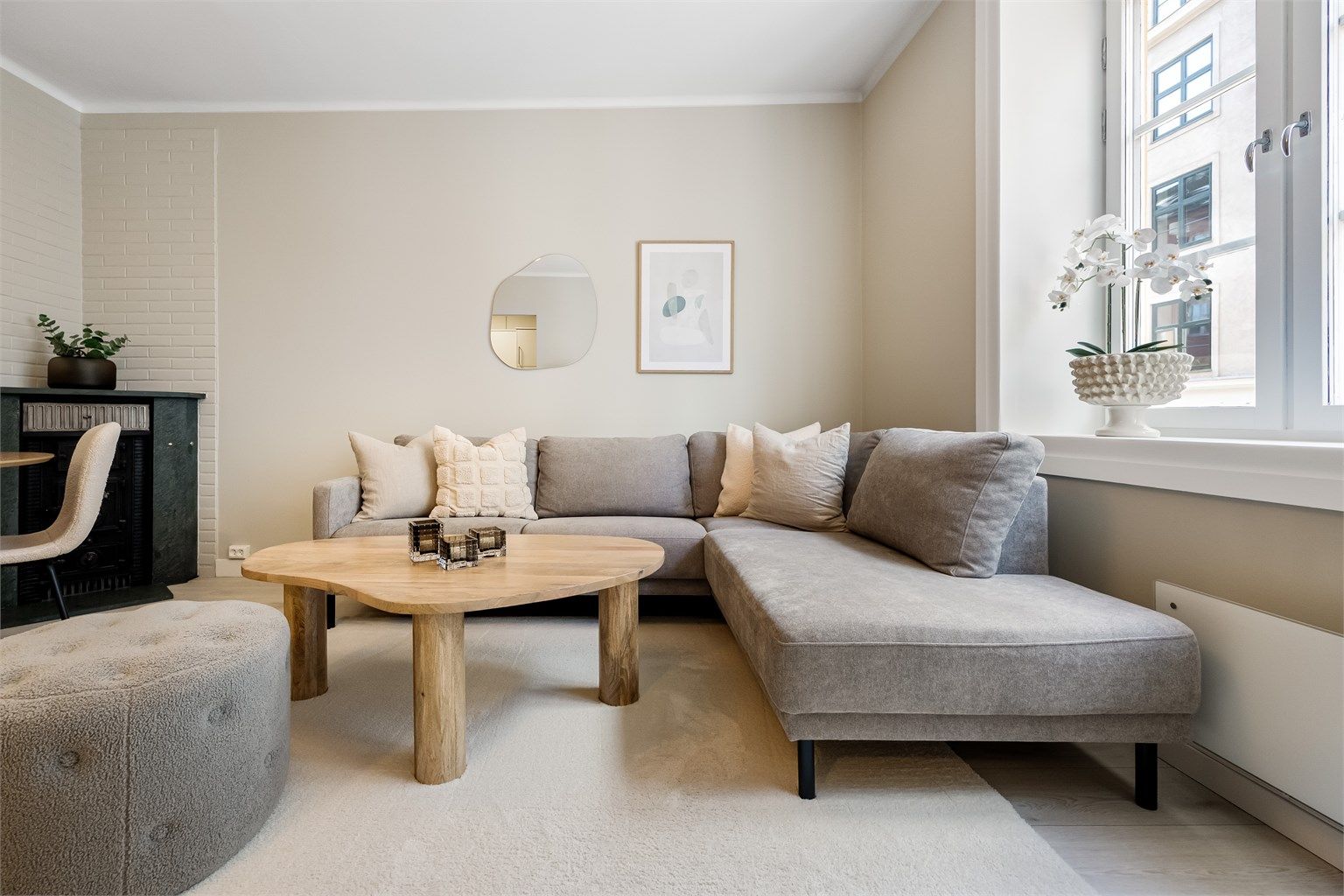 Overfalter malt i 2023 og nylagt gulv i 2018.