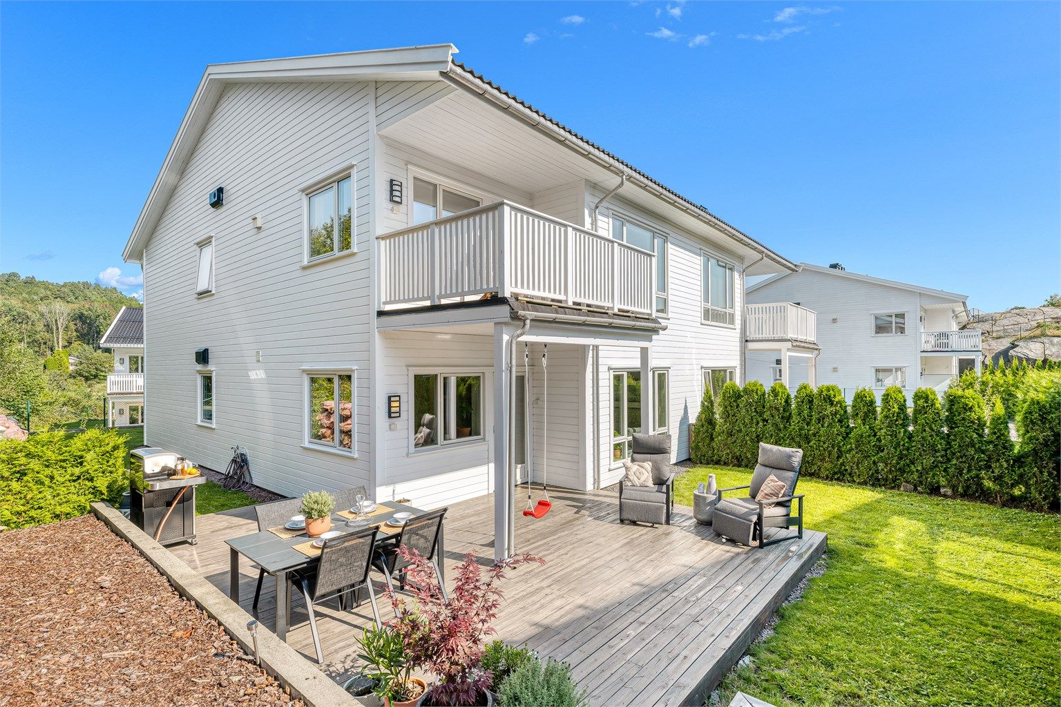 Leiligheten er fra 2016 og har en rolig og barnevennlig beliggenhet med flotte fasiliteter. Foto: Ivars Upe