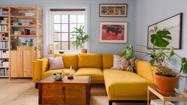 Leiligheten ligger i byggets 2. etasje og består av Entrè, stue, kjøkken, soverom, bad, og wc.