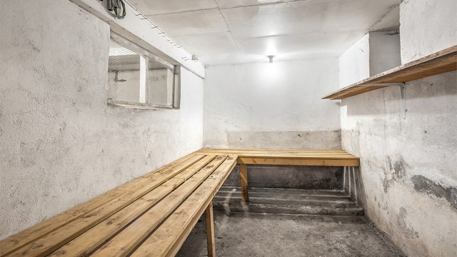 Leiligheten har tilgang til egen bod med lagringsplass (tinglyst som tilleggsdel) i grovkjelleren.