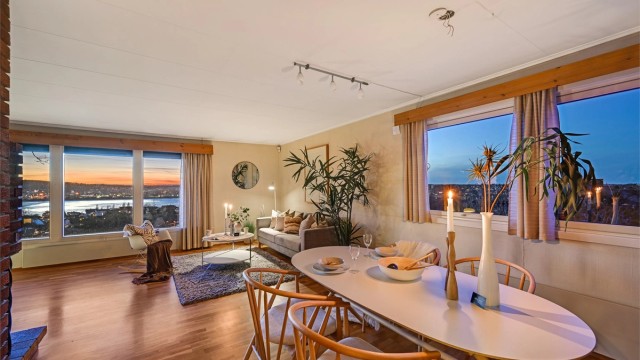 Store flater gir fleksible møbleringsmuligheter, slik at rommet enkelt kan tilpasses din personlige stil.