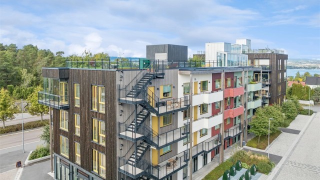Moderne og lettvint bokvalitet med heis og garasje – her får du en komfortabel hverdag med kort vei til alt du trenger.