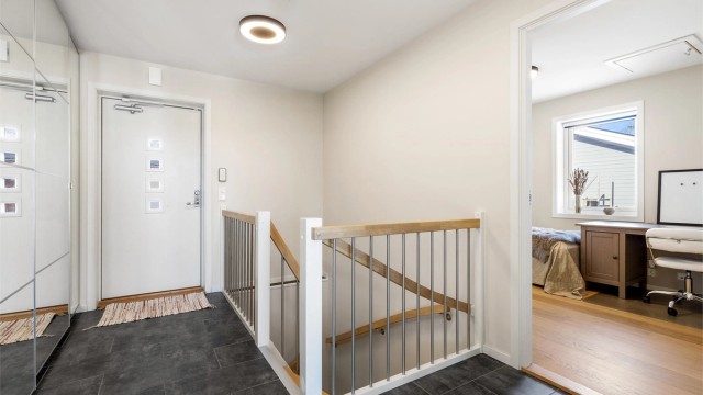 Entré med skyvedørsgarderobe