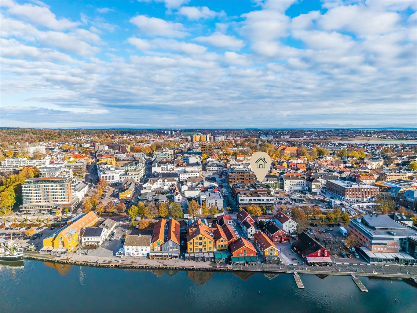 Lekker toppleilighet beliggende i 5. og 6. etasje i hjertet av Tøsnberg sentrum.