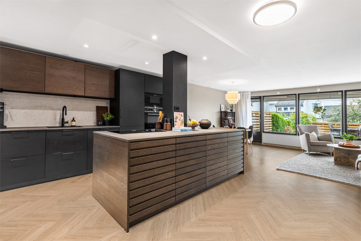 Velkommen til Berberissveien 30H, presentert av Truls E. Holm i Krogsveen.