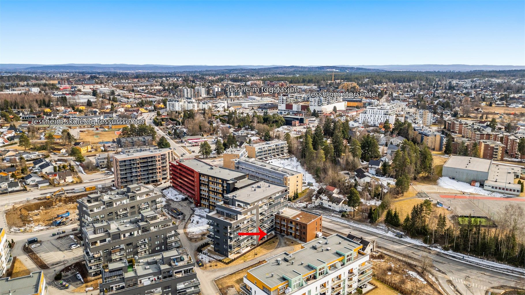 Rolig og tilbaketrukket beliggenhet i akkurat passe avstand fra sentrum og alt det har å by på. 