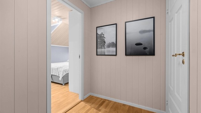 Gangen gir adkomst til alle rommene i etasjen.