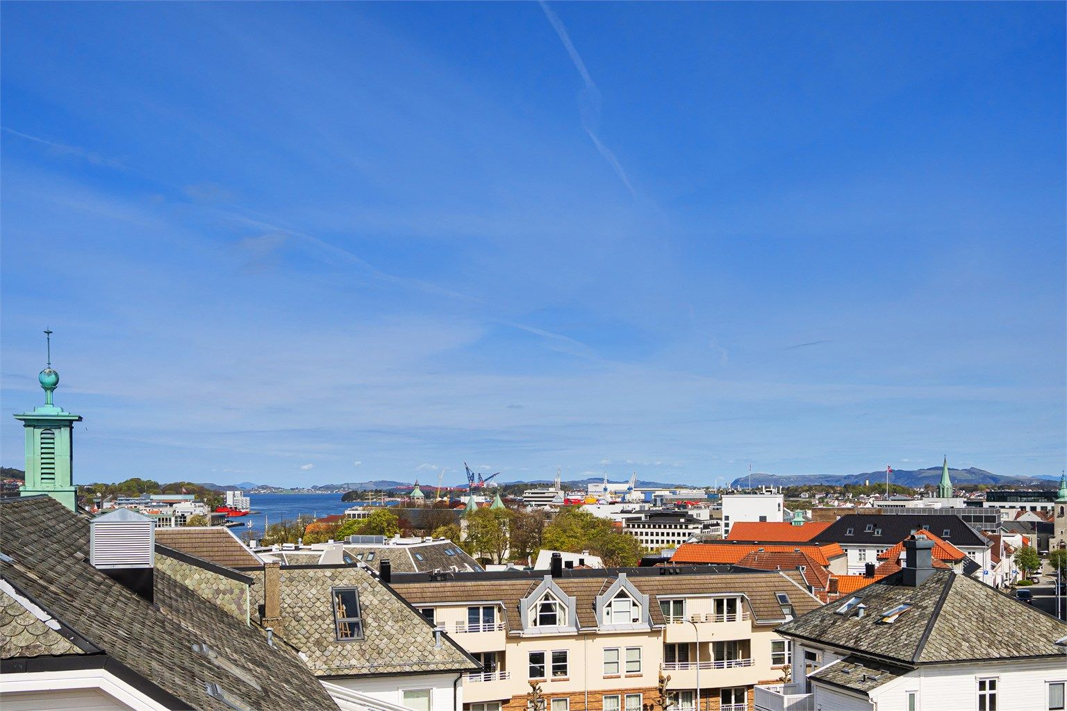 Utsikt fra takterrasse.