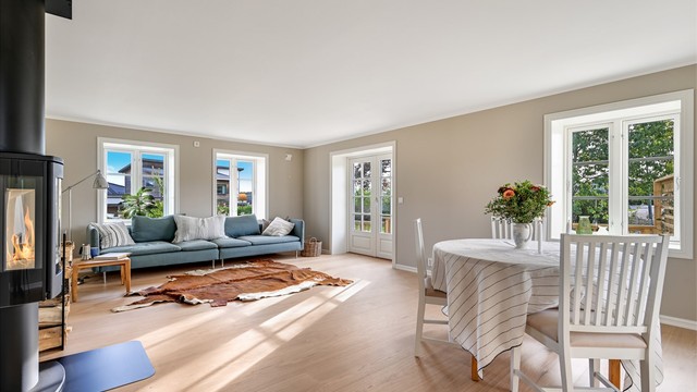 Fra stuen er det direkte utgang til en flott terrasse på hele 38 m².