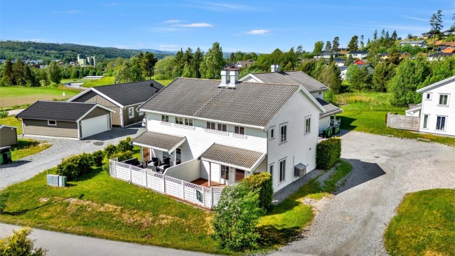 Velkommen til Ileflaen 4A! Halvpart tomannsbolig beliggende i Festningsåsen, Bjørkelangen.