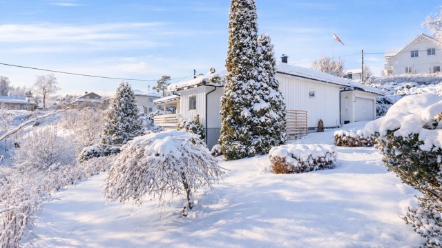 Her bor du med umiddelbar nærhet til Kjekstadmarka, med skiløype kun få meter fra gårdsplassen.