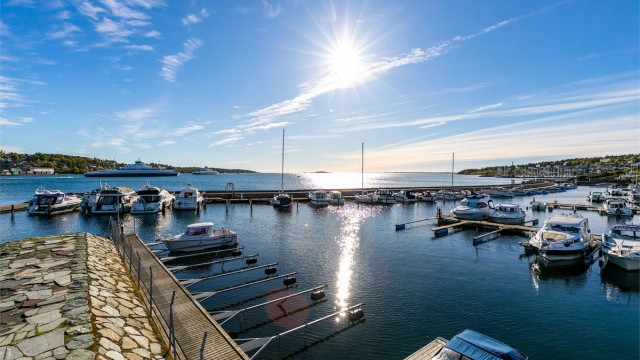 Turmuligheter er det mange av. Kyststien kan du følge langs vannet fra sentrale strøk til et stykke unikt kulturlandskap på Søndre Jeløy.