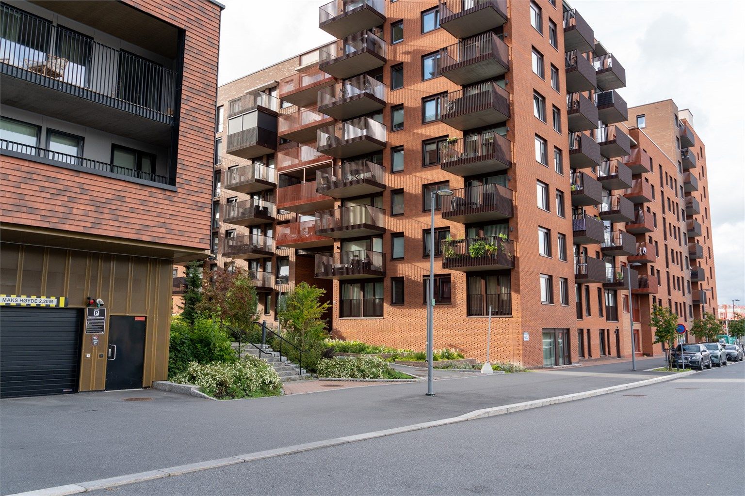 Leiligheten ligger i et område hvor det ikke er gjennomgående trafikk utenfor blokken.