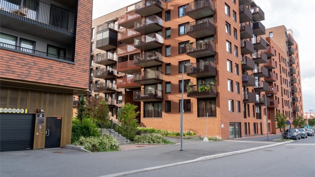 Leiligheten ligger i et område hvor det ikke er gjennomgående trafikk utenfor blokken.