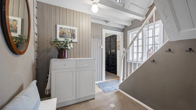 Boligens entre ønsker velkommen inn i en bolig med sjel og karakter.