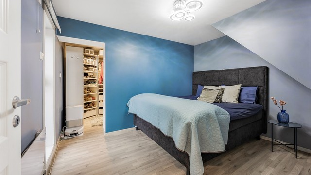 innredet rom i første etasje med tilknytning til en praktisk, innvendig bod. Rommet er ikke godkjent som soverom. Viser til punkt om ferdigattest